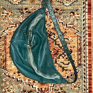 Bolsa Nova sling bag